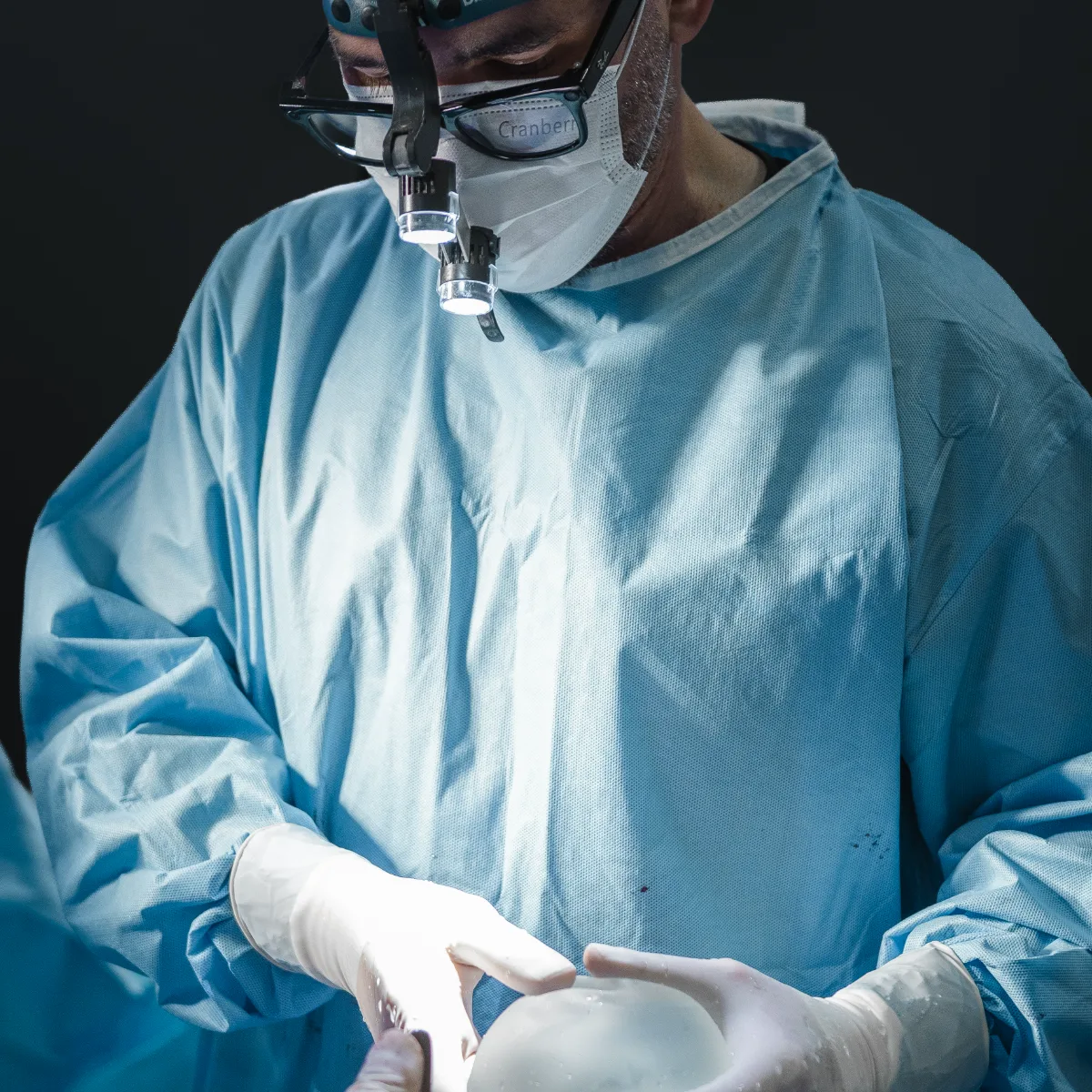 El Dr. Fuentes en quirófano