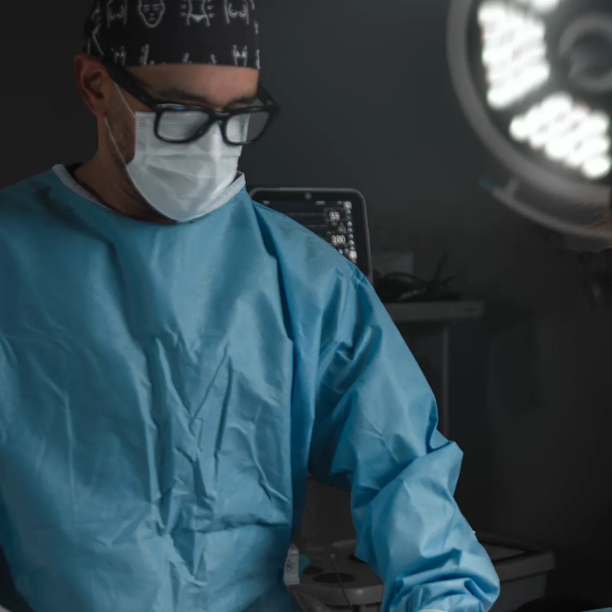 El Dr. Fuentes en quirófano
